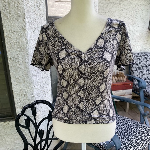 Fashion Nova Snake Scale Middle Tie Ruched Top Blouse - Picture 3 of 8